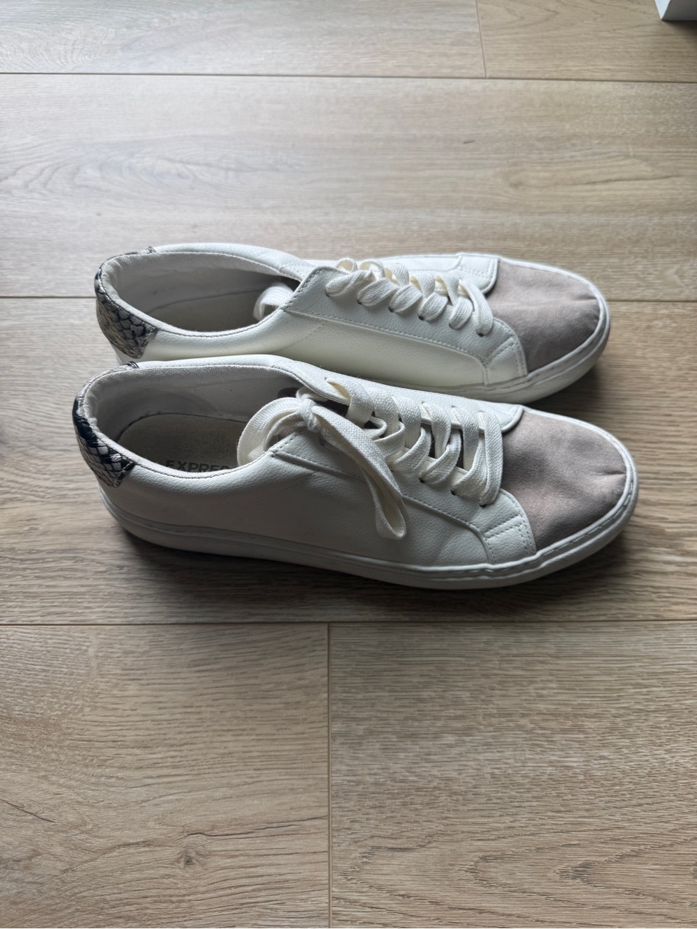 Women’s Shoes Fashion Sneakers White size 8